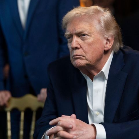 US-Präsident Donald Trump verfolgte die Militäroperation in Venezuela auf einem Fernseher