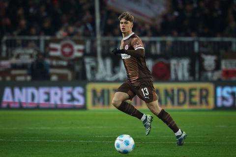 Noah Weißhaupt spielt in der Rückrunde für Hannover 96. (Archivbild) Foto: Christian Charisius/dpa