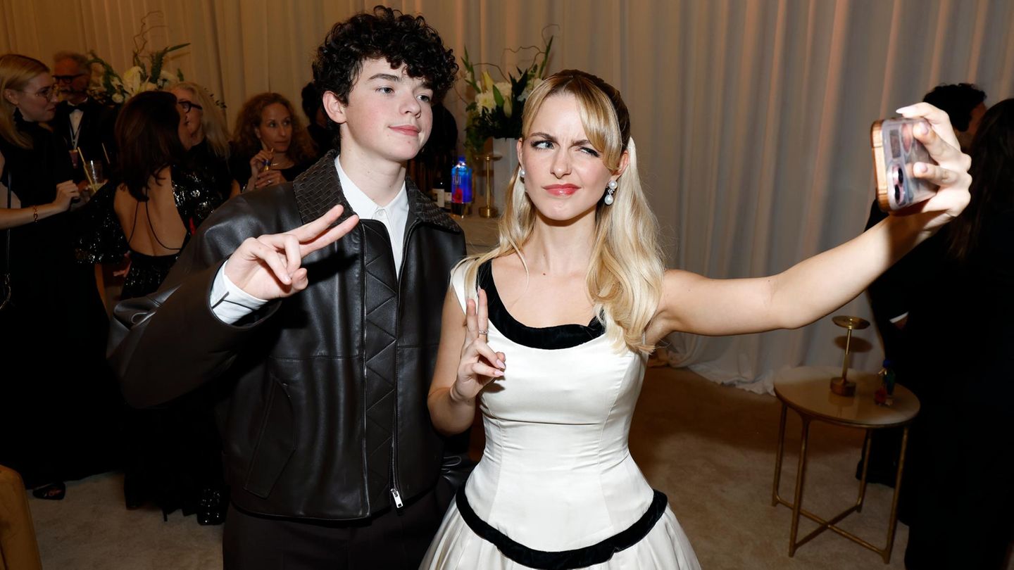 Critics Choice Awards: Owen Cooper und Mckenna Grace machen ein Selfie