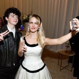 Critics Choice Awards: Owen Cooper und Mckenna Grace machen ein Selfie