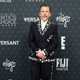 Critics Choice Awards: Ethan Hawke im bestickten Anzug