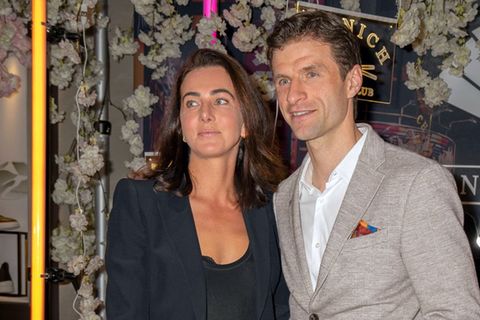 Lisa und Thomas Müller sind seit 2009 verheiratet. Gemeinsam betreiben sie ein Gestüt bei München und züchten Pferde.