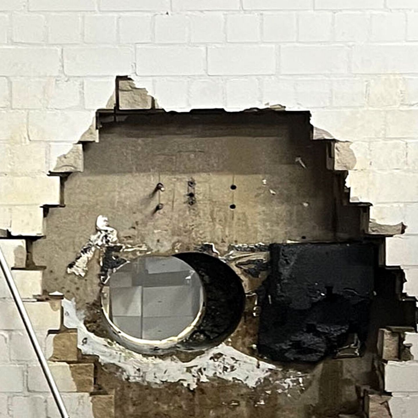 Im Tresorraum der Sparkasse Gelsenkirchen ist ein Loch