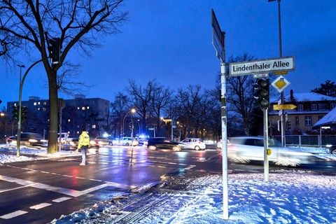 Noch bis spätestens Donnerstag wird es brauchen, bis der Strom im Südwesten der Hauptstadt überall wieder hergestellt ist. Foto: