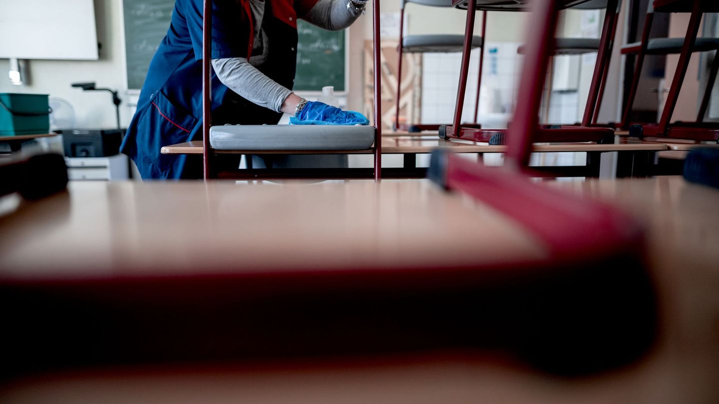 Putzen für 15 Euro die Stunde: Nach Auskunft der IG Bau bekommen die meisten Reinigungskräfte in Mecklenburg-Vorpommern den bran