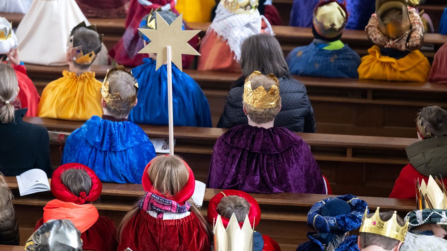 In einigen Orten sind am 6. Januar Sternsinger unterwegs, außerdem gibt es viele Gottesdienste und Konzerte. (Archivbild) Foto: