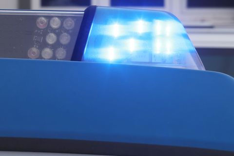 Die Polizei hat am Sonntag eine Schreckschusswaffe in Pößneck sichergestellt. (Symbolbild) Foto: Bodo Schackow/dpa