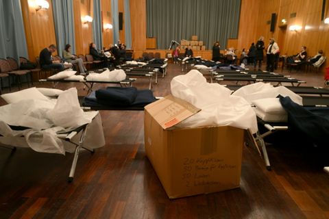 Feldbetten in Berliner Notunterkunft