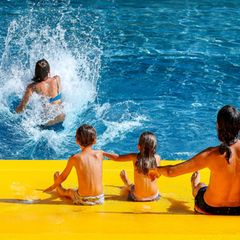 Die Stadt Leipzig sucht neue Mitarbeiterinnen und Mitarbeiter in ihren Freibädern. Foto: Jan Woitas/dpa