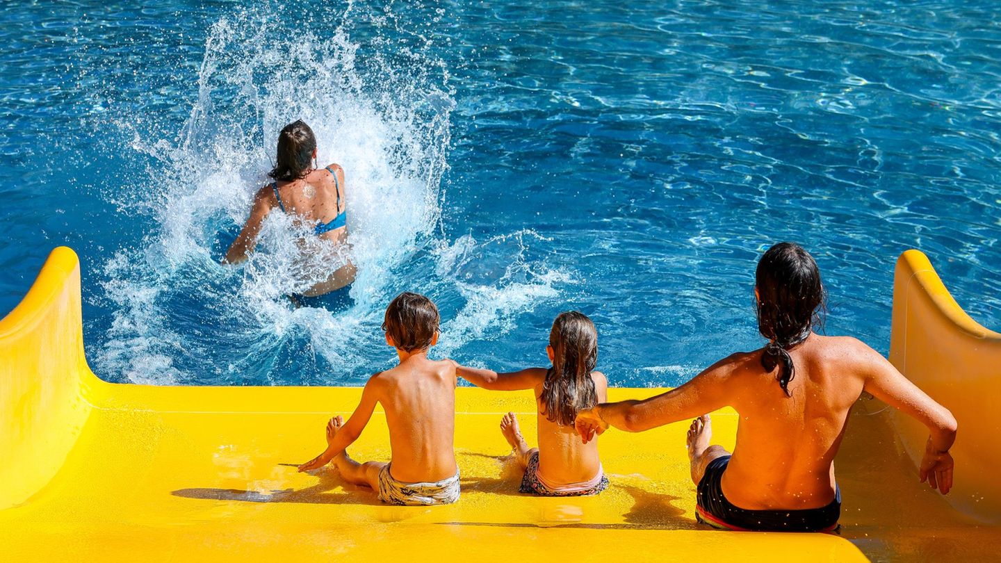 Die Stadt Leipzig sucht neue Mitarbeiterinnen und Mitarbeiter in ihren Freibädern. Foto: Jan Woitas/dpa