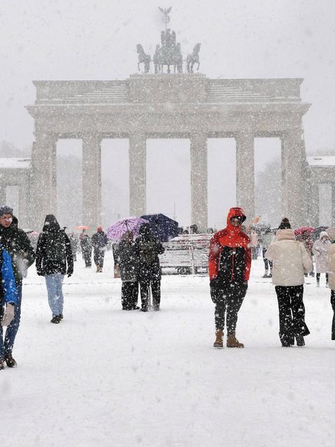 Schneetreiben rund um das Brandenburger Tor