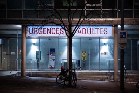 Dutzende Brandverletzte werden noch in Kliniken behandelt. (Archivbild) Foto: Adrien Perritaz/KEYSTONE/dpa