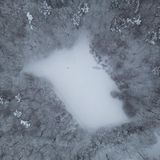 Verschneite Landschaft von oben