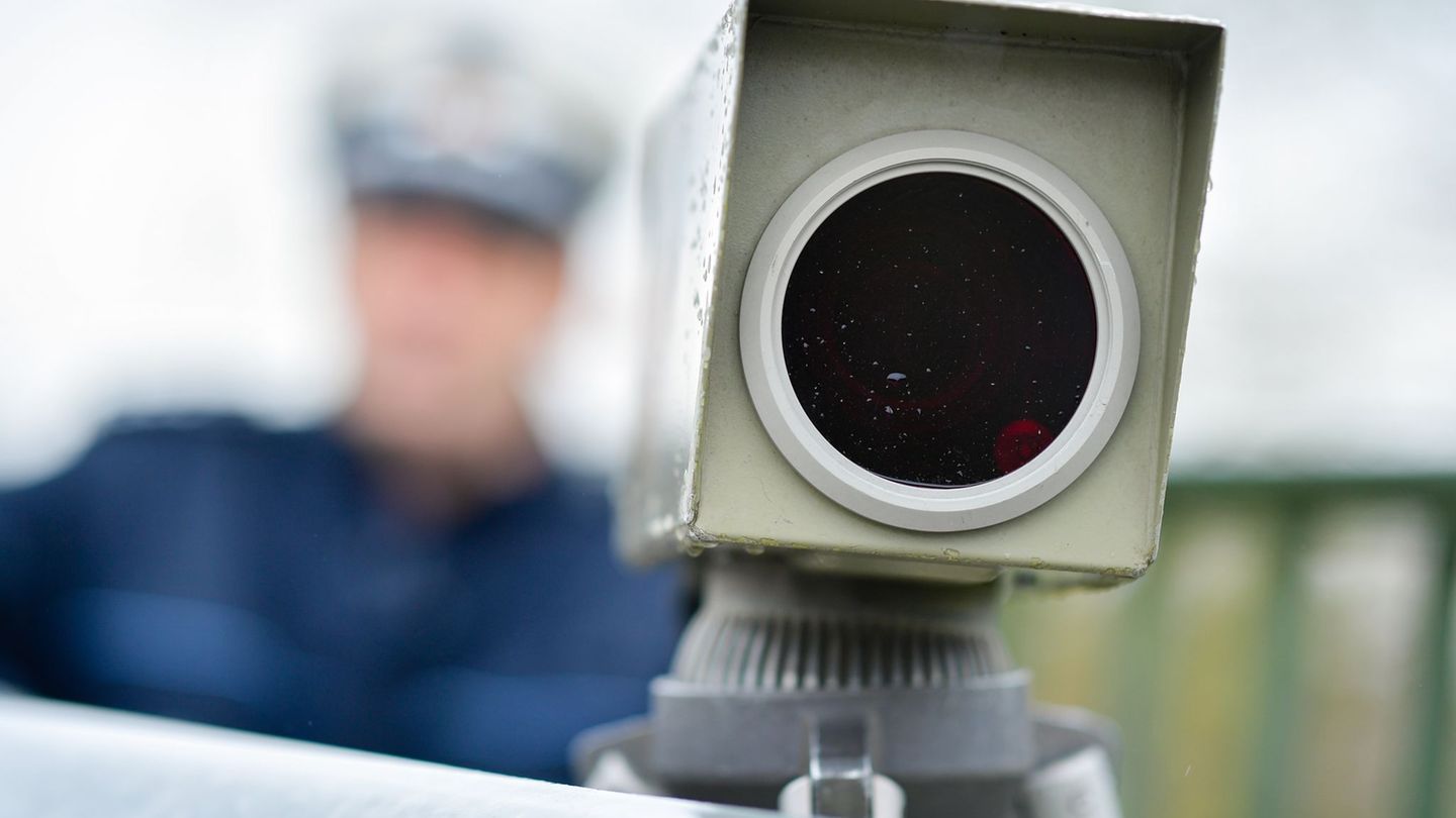 Viele Temposünder hat die Polizei bei einer sechsstündigen Kontrolle auf der Ueckertalbrücke in Vorpommern festgestellt. (Symbol