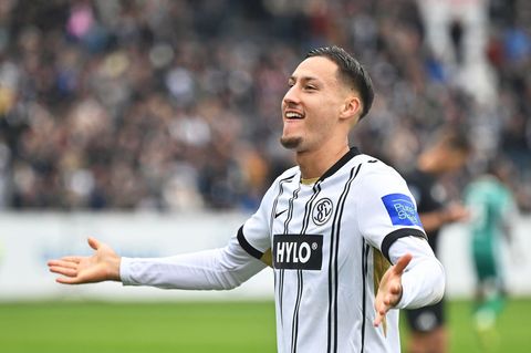 Younes Ebnoutalib: extrem glücklich über den Wechsel zur Eintracht. (Archivbild) Foto: Harald Tittel/dpa