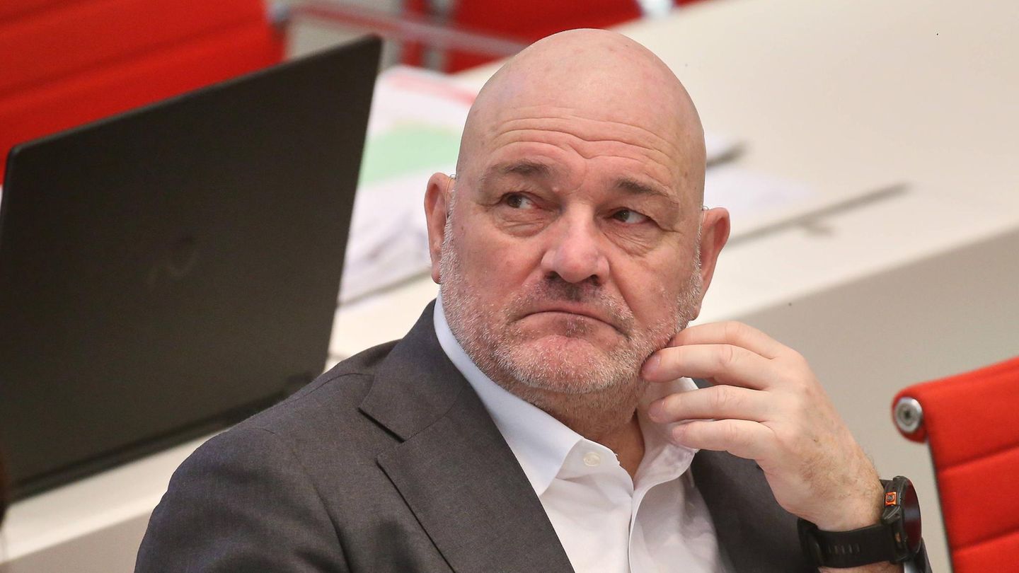 Könnte mit seinem Parteiaustritt die SPD-BSW-Koalition in Brandenburg sprengen: Finanzminister Robert Crumbach
