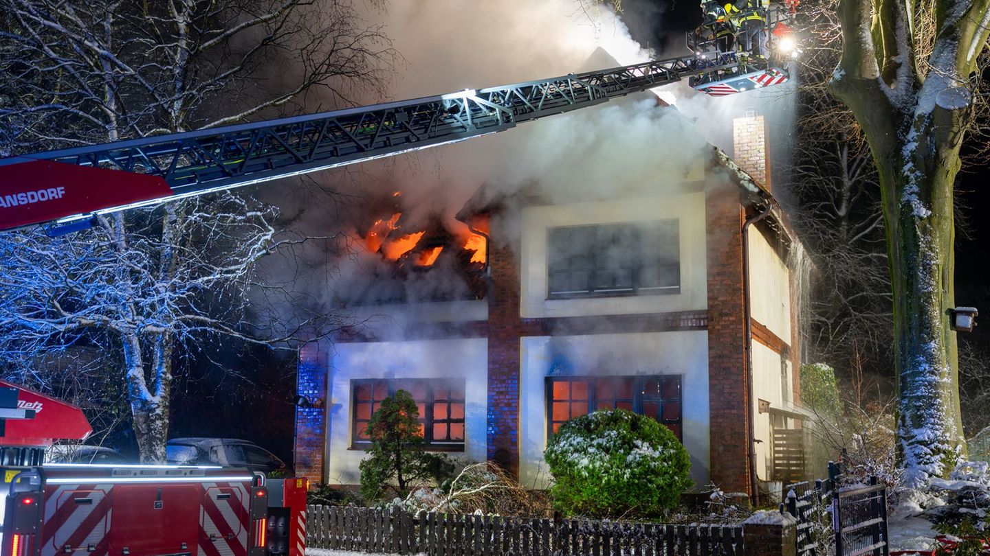 Bei einem Brand in einem Wohnhaus ist ein 72-jähriger gestorben. Foto: News5/René Schröder/NEWS5/dpa