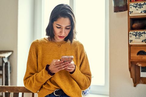 Affäre: Frau wählt Nummer auf Handy