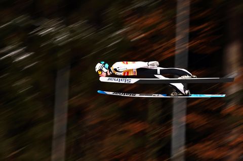 Domen Prevc ist der Überflieger dieser Tournee. Foto: Daniel Karmann/dpa