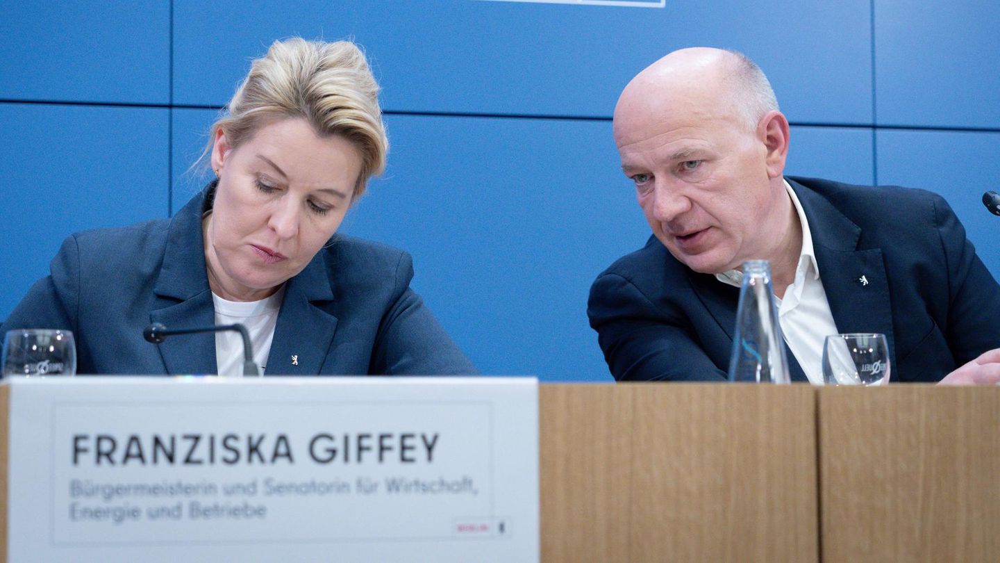 Ein ungleiches Paar: Franziska Giffey mit Berlins Regierendem Bürgermeister Kai Wegner