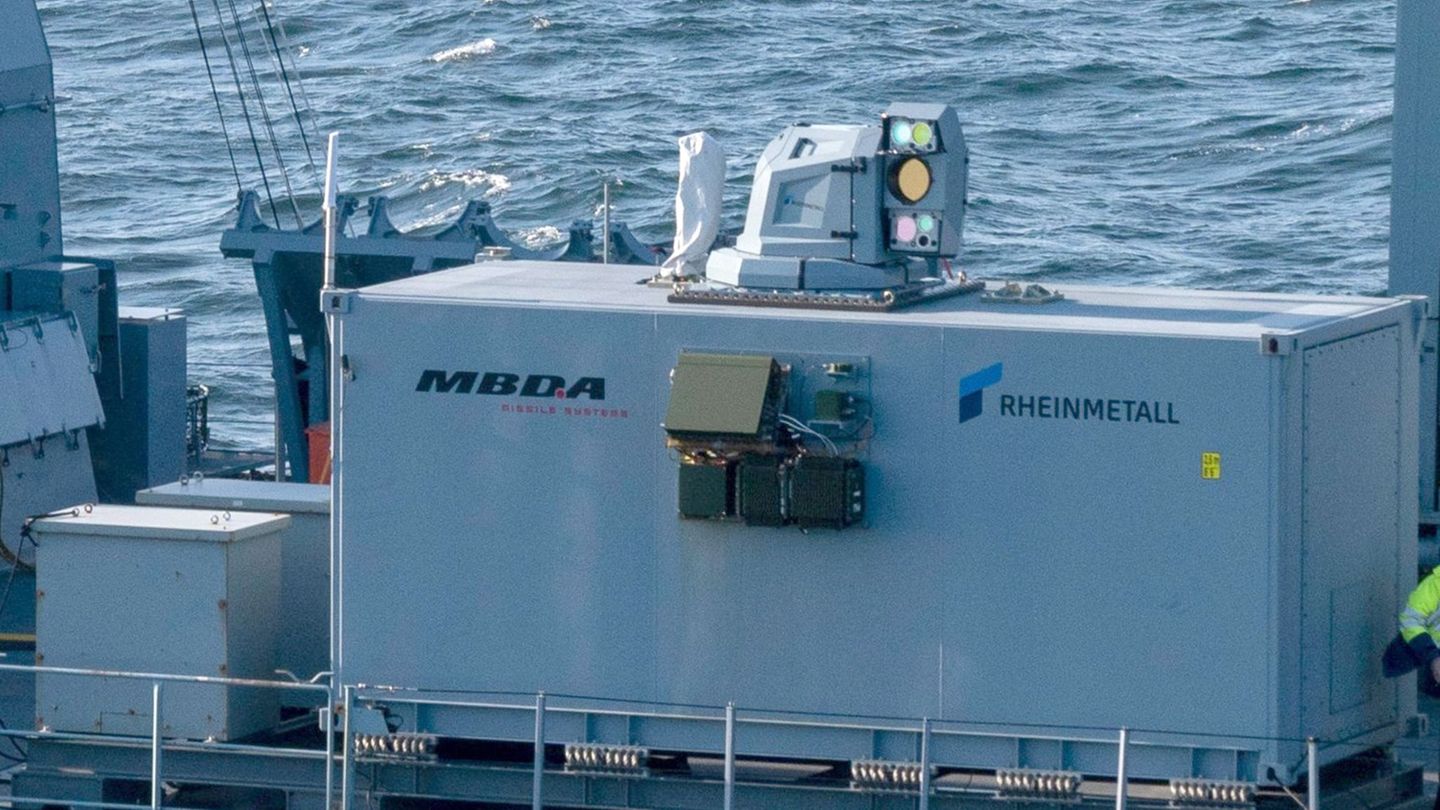 Der Laserdemonstrator von Rheinmetall und MBDA auf einem deutschen Marineschiff. Inzwischen ist er an Land gebracht worden. Foto