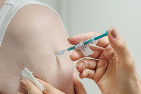 Kinder in den USA sollen nach dem Willen der US-Regierung künftig weniger Impfungen erhalten. (Symbolbild) Foto: Markus Scholz/d