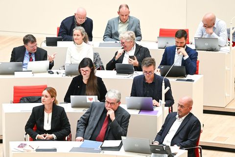 Die BSW-Landtagsfraktion berät über die Zukunft der Koalition (Archivbild) Foto: Jens Kalaene/dpa