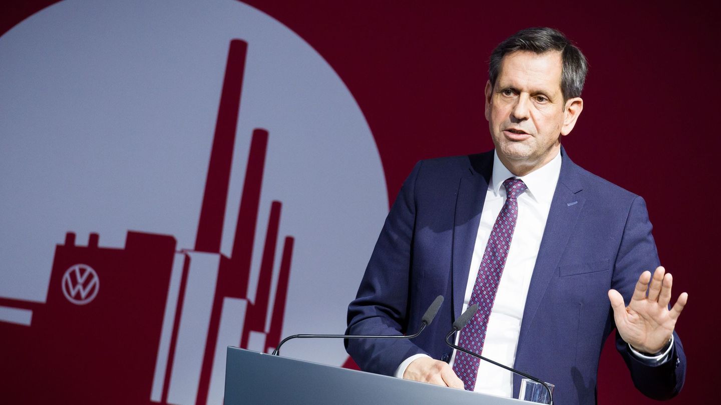 Niedersachsen hält 20 Prozent der Stimmrechte im VW-Konzern. Ministerpräsident Lies sitzt für das Land im Aufsichtsrat. (Archivb