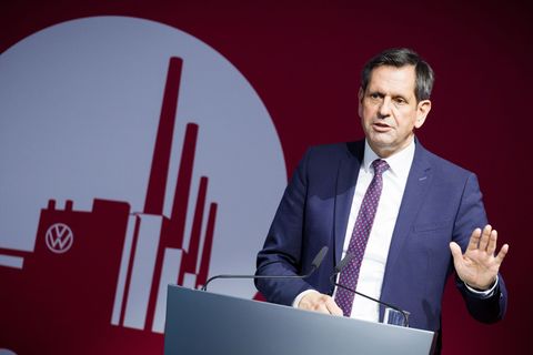 Niedersachsen hält 20 Prozent der Stimmrechte im VW-Konzern. Ministerpräsident Lies sitzt für das Land im Aufsichtsrat. (Archivb