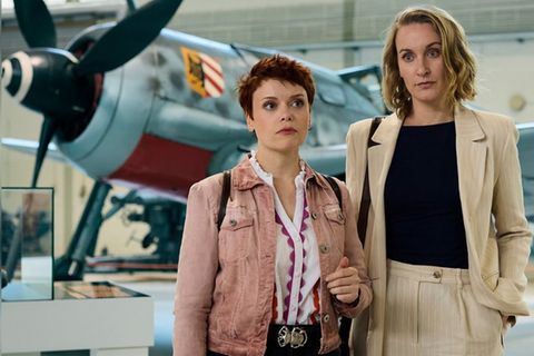 "Die Heiland - Wir sind Anwalt: Kalter Krieg": Romy Heiland (Christina Athenstädt, r.) und Tilly Vogel (Sina Reiß, l.) ermitte