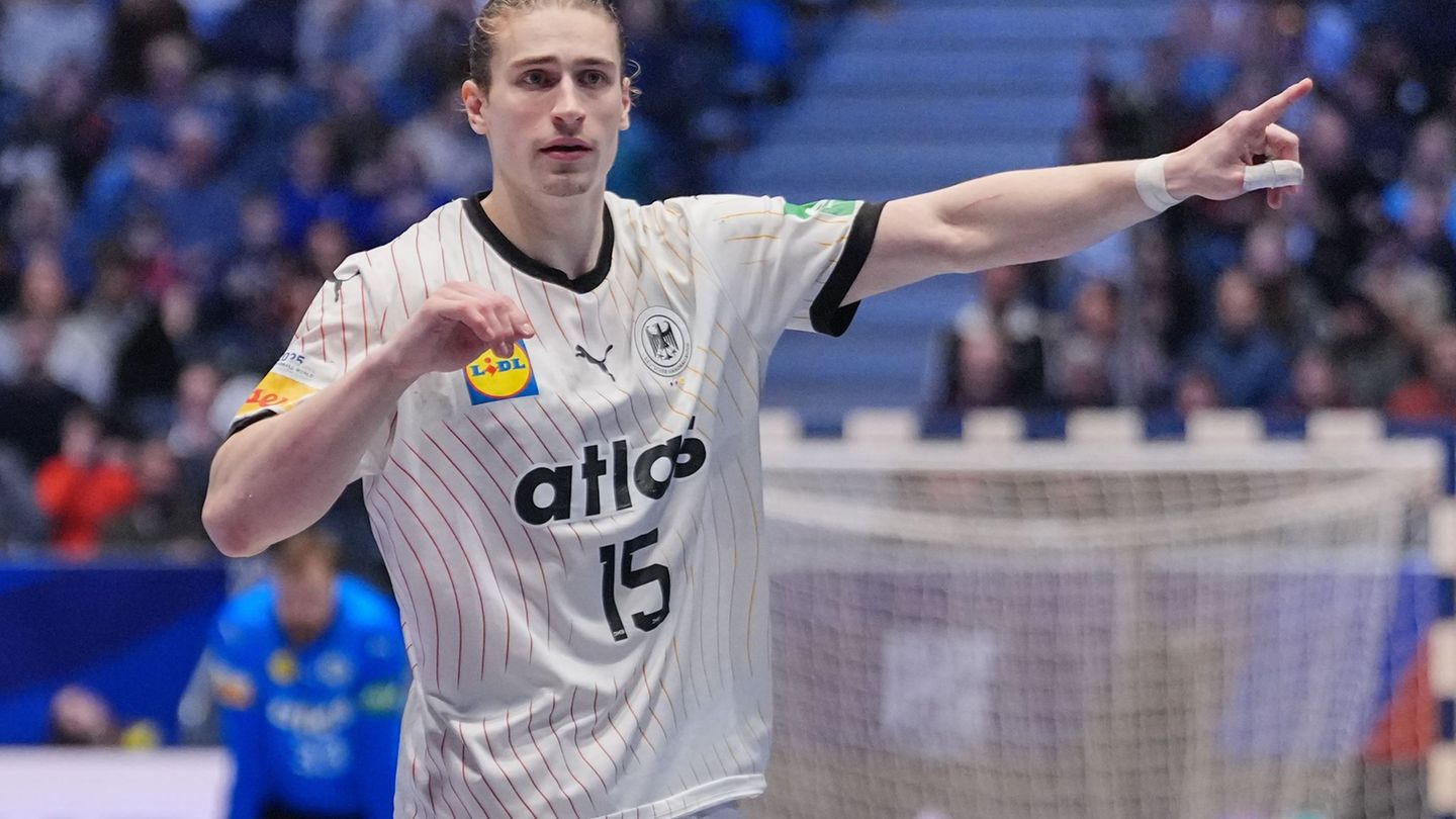 Juri Knorr lenkt das Spiel der deutschen Handballer wie kein anderer. (Archivbild) Foto: Soeren Stache/dpa
