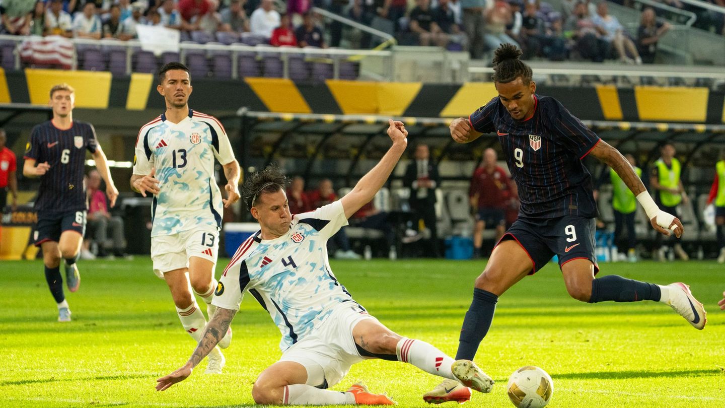 Vor Wechsel zum Hamburger SV: US-Stürmer Damion Downs (r). Foto: Jeff Wheeler/Star Tribune/AP/dpa