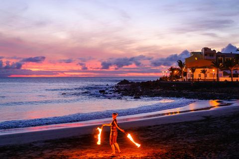 Hippie-Kultur am Meer: Feuerpoi am Strand von Valle Gran Rey