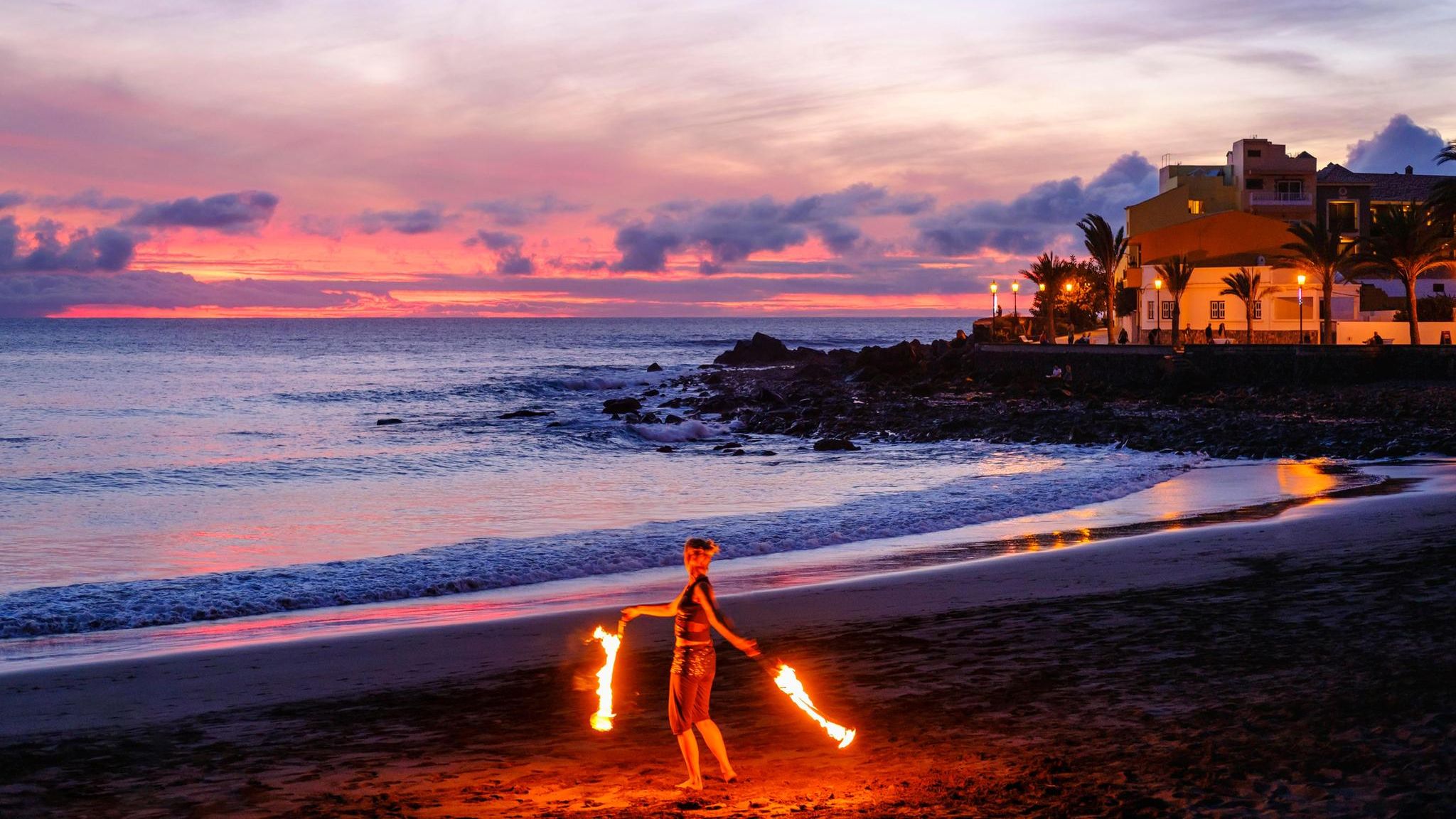 Hippie-Kultur am Meer: Feuerpoi am Strand von Valle Gran Rey