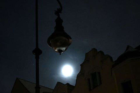 In Berlins Südwesten sind weiterhin Tausende vom Strom abgeschnitten. Foto: Elisa Schu/dpa