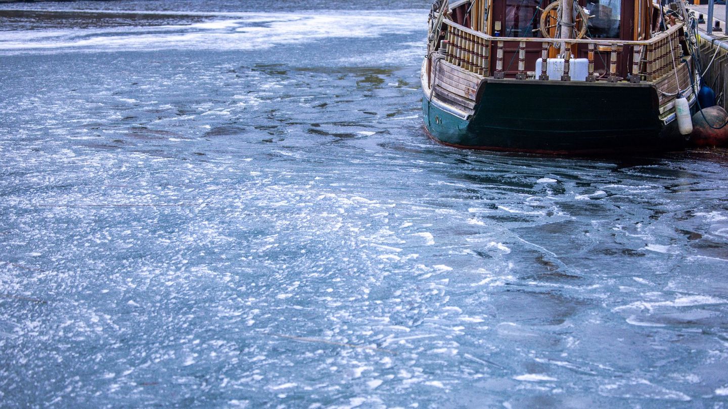Das Wasserstraßen- und Schifffahrtsamt Ostsee (WSA) warnt vor möglicher Eisbildung an der deutschen Ostseeküste. (Archivbild) Fo