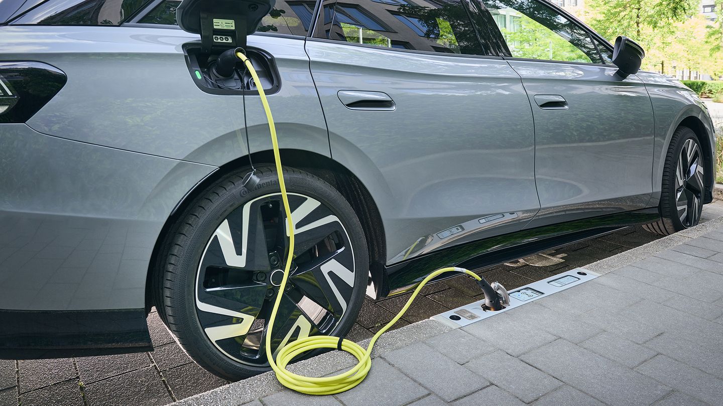 Ein Ladebordstein für E-Autos von Rheinmetall