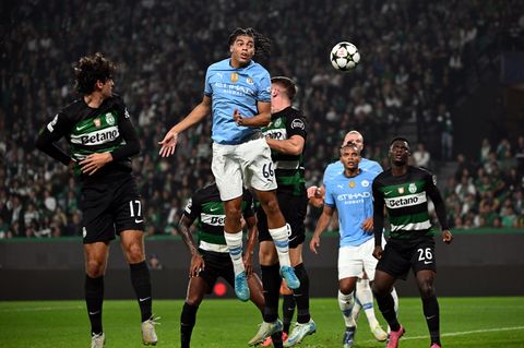 Das 20 Jahre alte Abwehrtalent Jahmai Simpson-Pusey (beim Kopfball) soll die Kölner Defensive stabilisieren. (Archivbild) Foto: