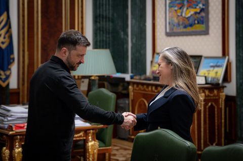 Chrystia Freeland und der ukrainische Präsident Selenskyj