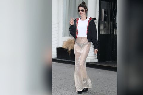 Kristen Stewart hat ein Naked Dress casual gestylt.