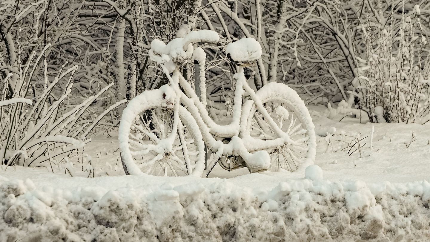 Der DWD erwartet Schnee besonders am Freitag. Foto: Markus Scholz/dpa