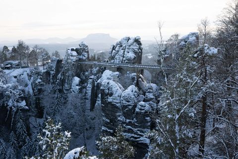 Die Sächsische Schweiz ist mit den Touristenzahlen des Jahres 2025 zufrieden. (Archivbild) Foto: Sebastian Kahnert/dpa