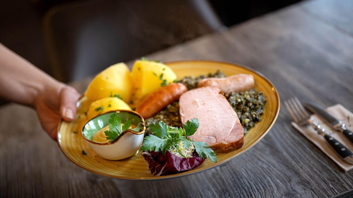 Restaurants in Norddeutschland profitieren von der gesenkten Umsatzsteuer auf Speisen. (Archivbild) Foto: Sina Schuldt/dpa