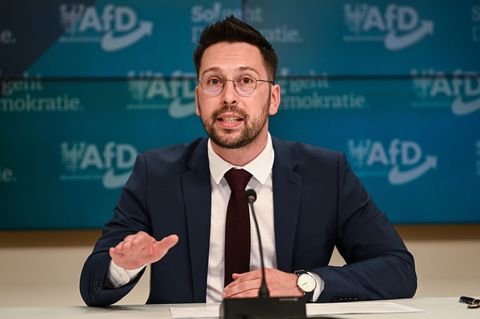 Der Parlamentarische Geschäftsführer der AfD-Landtagsfraktion, Dennis Hohloch, fordert Neuwahlen nach dem Ende der SPD/BSW-Koali