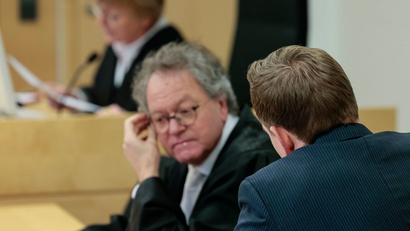 Angeblich sexuelle Übergriffe: Richter auf der Anklagebank: Bin nicht rechtlich schuldig