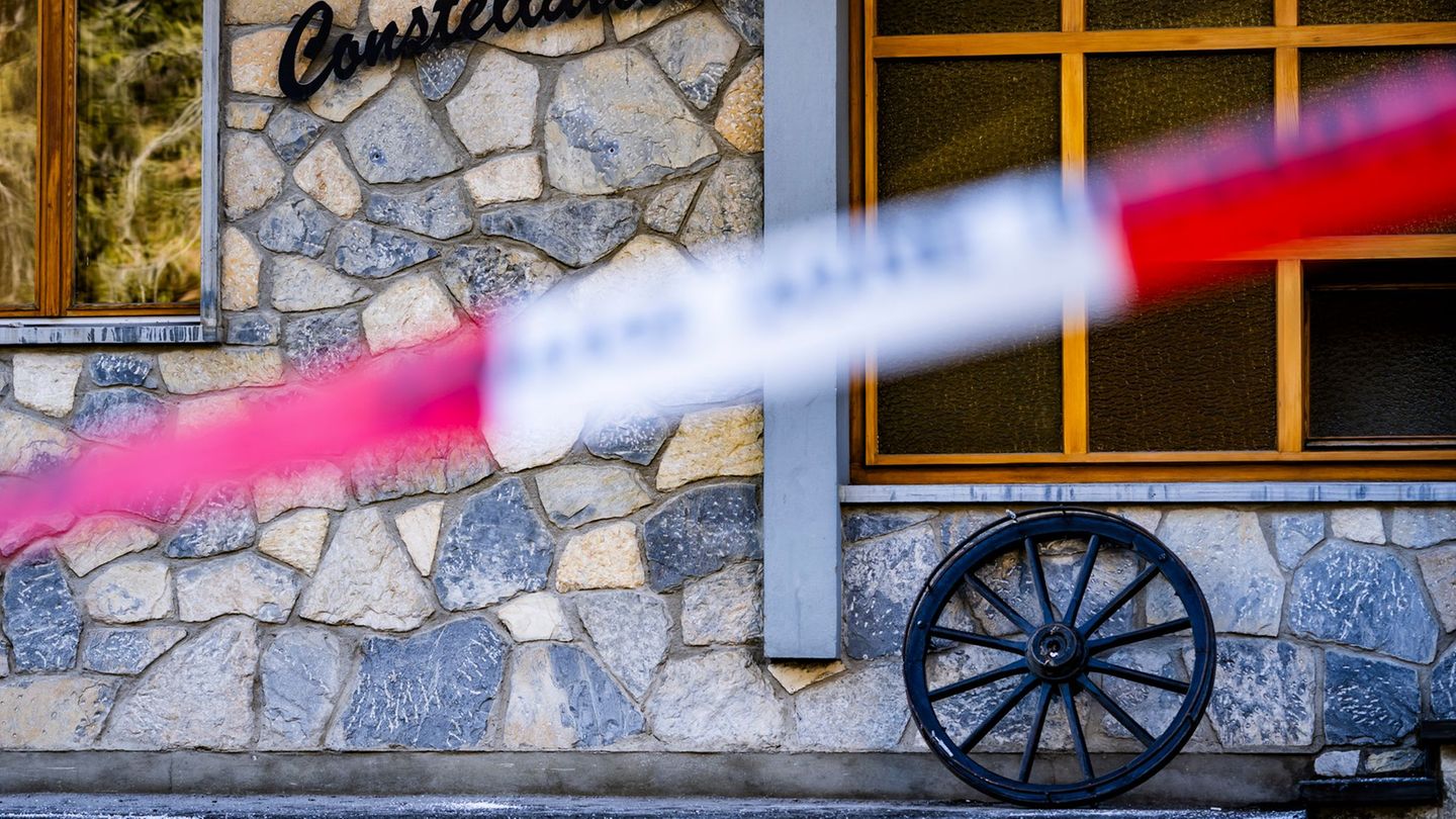 Seit 2019 fanden in der Bar keine der üblichen Brandschutzkontrollen statt. (Archivbild) Foto: Jean-Christophe Bott/KEYSTONE/dpa