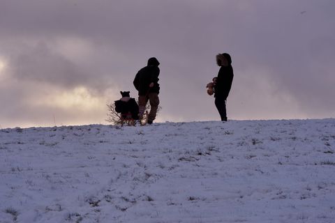 Viele Familien haben das winterliche Wetter am Wochenende für Ausflüge genutzt. Foto: Thomas Frey/dpa