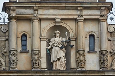 Am Landgericht Hamburg sind seit Jahresbeginn sieben spezialisierte Strafkammern für Fälle von Vergewaltigungen zuständig. (Symb