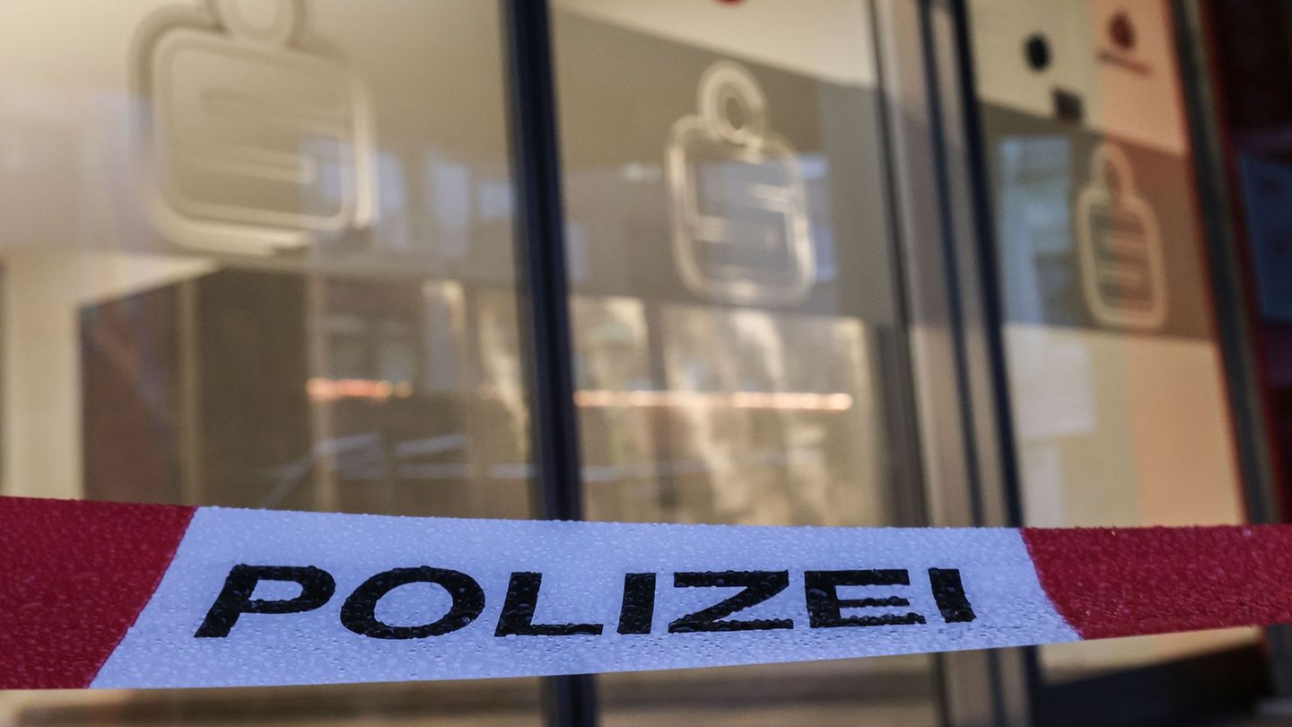 Kriminalität: Sparkasse nach Millionen-Coup vorerst weiter geschlossen