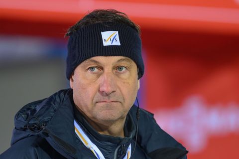 Fis-Rennleiter Sandro Pertile arbeitet weiter an einer Angleichung des Sprung-Kalenders. (Archivbild) Foto: Hendrik Schmidt/dpa